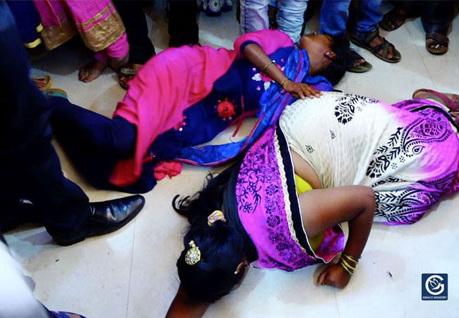 Thousands flocked from different parts of north Karnataka to the Healing & Deliverance Prayer held in Hubli, Karnataka by Grace Ministry on August 15th, 2019.